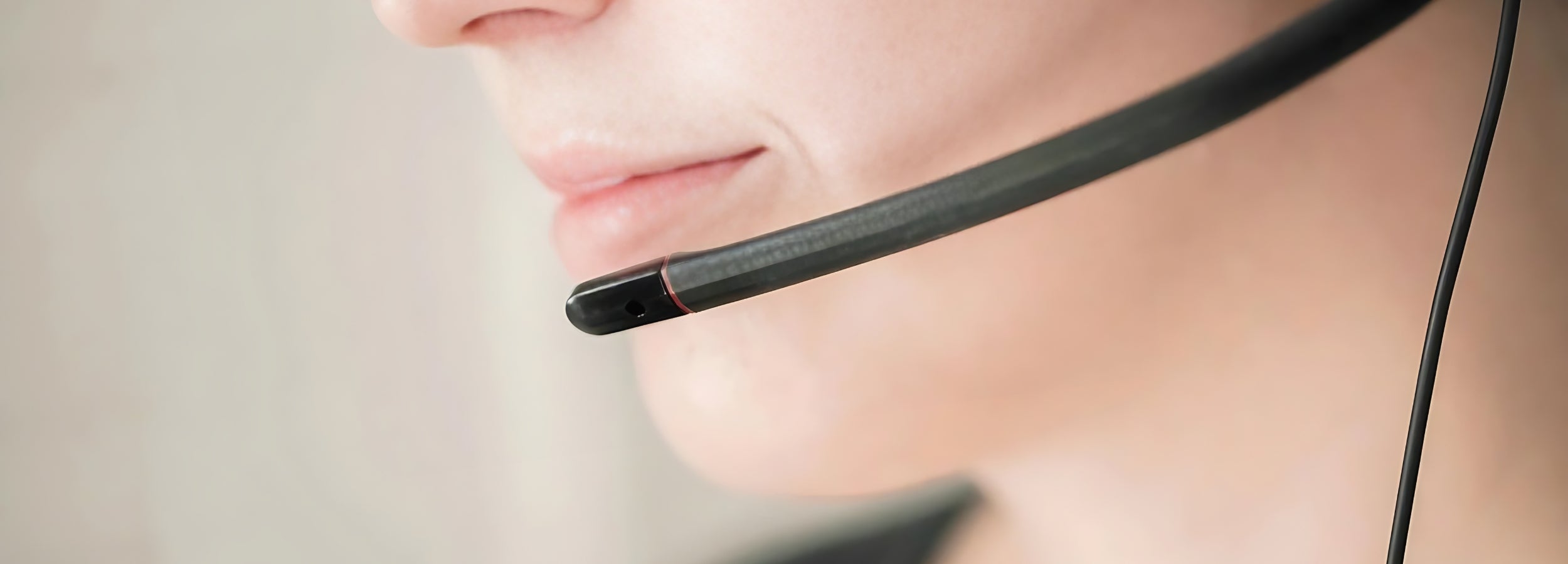 Изображение рабочего стола страницы «Свяжитесь с нами» Colmi